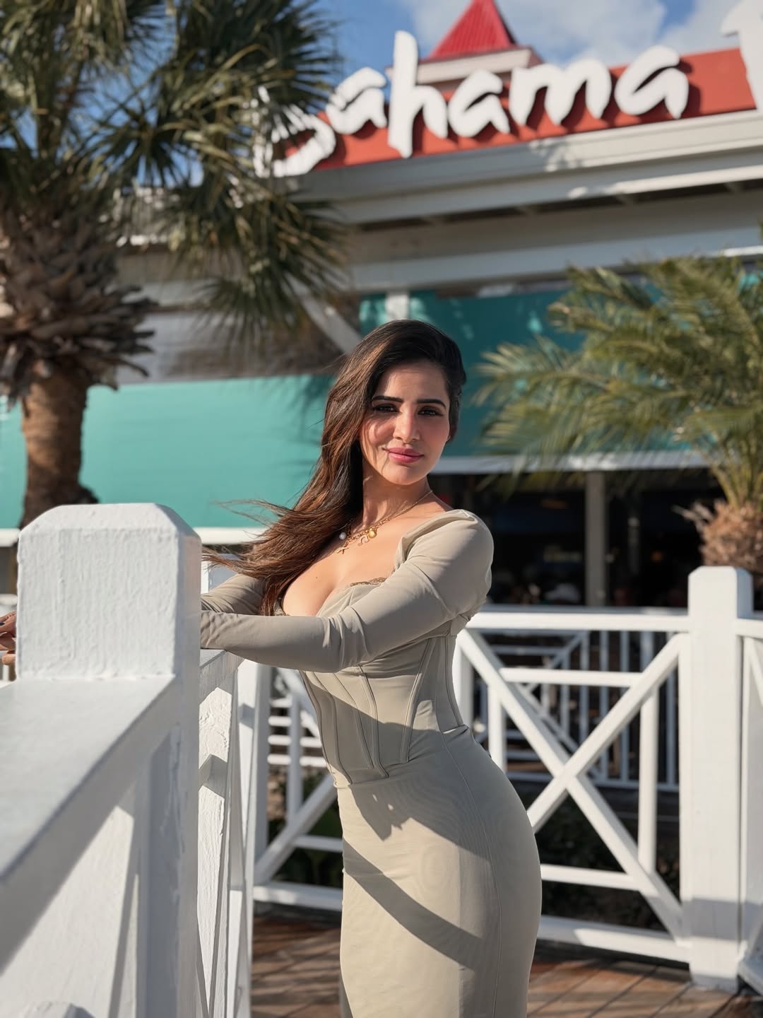 G7F2L4magAI_v6V?format=jpg&name=large