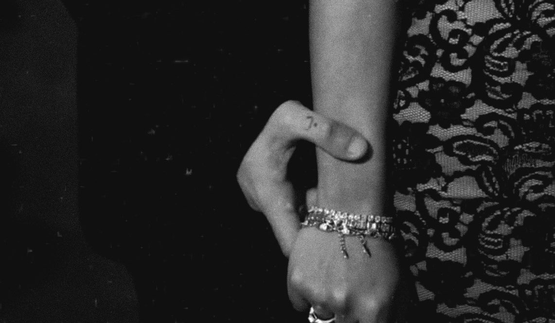 busmerci's tweet photo. 𝓭𝓮𝓽𝓪𝓲𝓵𝓼..🖤

#busmer https://t.co/88YG6hDM9t