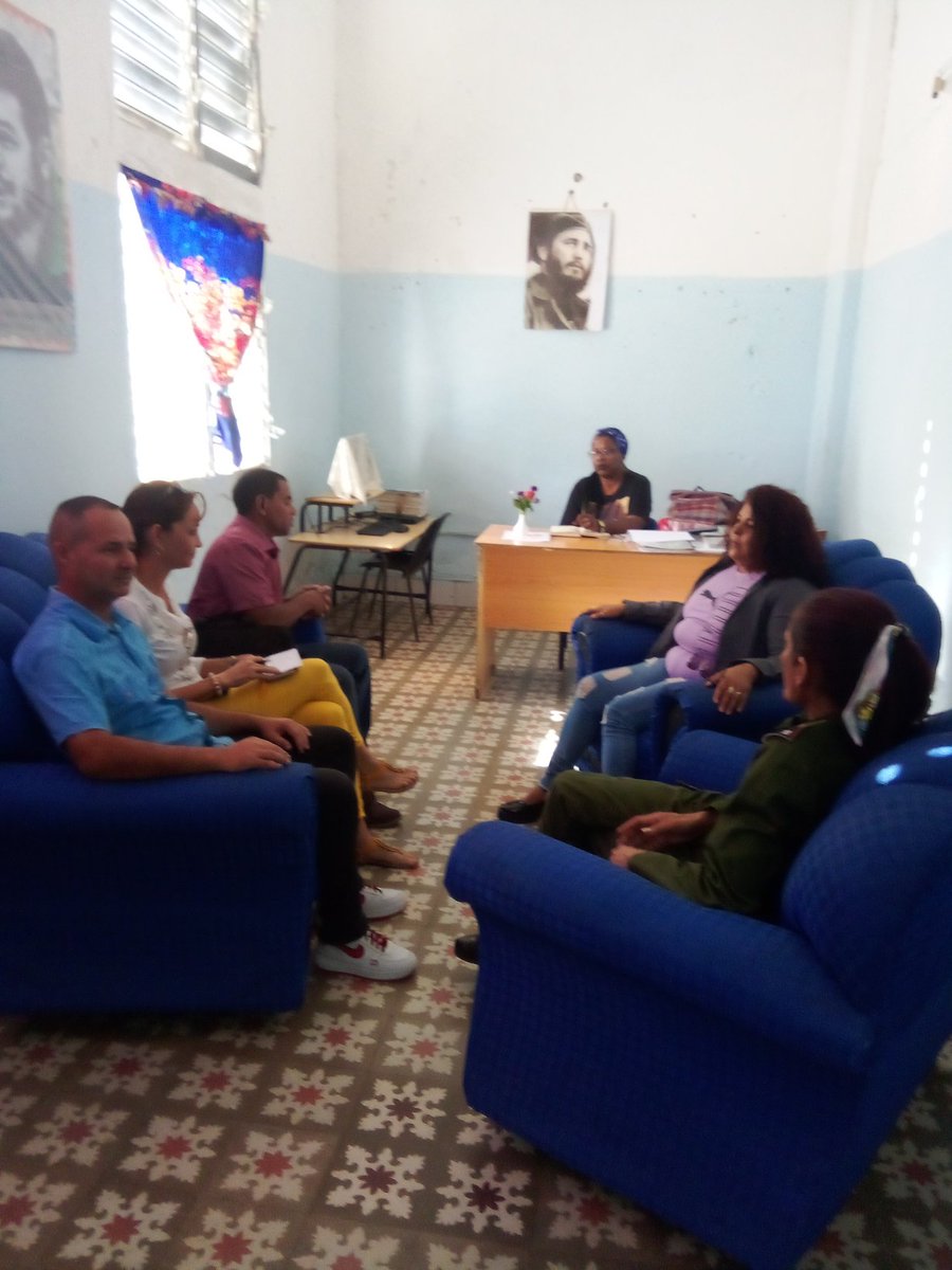 YasnielMigueles's tweet image. Visitan los diputados de Palmira como parte del vínculo,  el preuniversitario  Roberto Roque Nuñez.
#CienfuegosXMásVictorias 
#PalmiraSeTransforma 
#PoderPopular