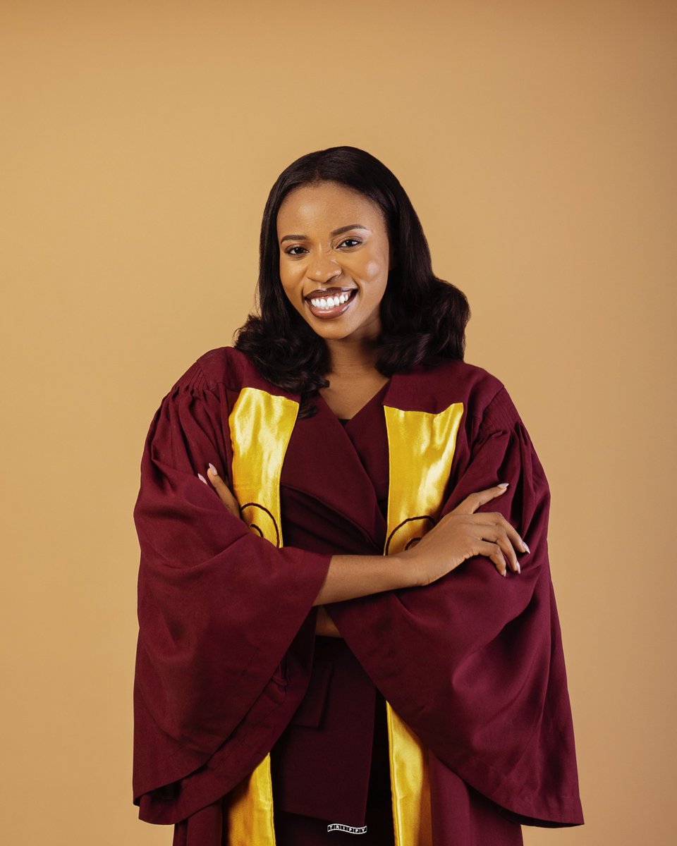 3rippy's tweet photo. Happy New Month! 🥳

Studio light. Clean angles. Premium frames all through December! 
 Dear Graduates, let’s make art. DM to book 📸

👩‍🎓 @asaampete 

#CHEARS #GuinnessEpicFootball #photography #graduation https://t.co/RJ1ysTaUun