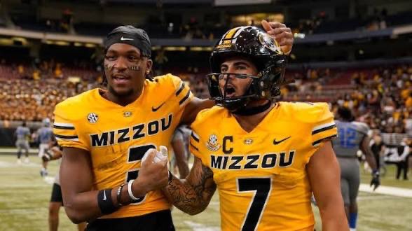 C/0 26,27,28,29 if you are interested in getting noticed/ recruited by THE
 university of Missouri (<a href="/MizzouFootball/">Mizzou Football</a> )
Comment your film, Retweet/ Repost and dm us at 101-recruiting <a href="/BallCoachHP/">Recruiting 1-0-1</a>