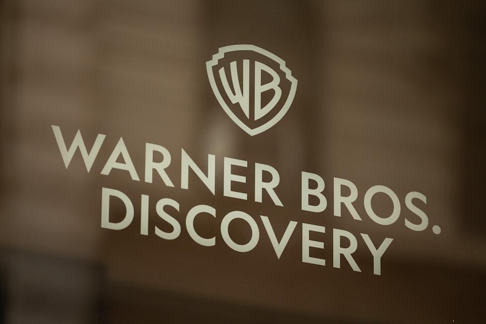 XMxperience's tweet photo. Warner Bros. pide nuevas ofertas a Paramount, Comcast y Netflix en su proceso de venta. Con un catálogo histórico y canales como TNT y Cartoon Network en juego, la puja se intensifica mientras surgen preocupaciones regulatorias. 🎬🔥

👇 Leer más: https://t.co/YQZxdZRyZv https://t.co/bqjKixAY9N
