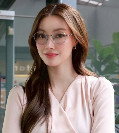 เคยบอกว่าจะเอารูปคุณไวน์ตอนยิ้มมาเทียบให้ มาแน้วนะ คุณไวน์เหมือนมั้ยทุกคน เหมือนมากกก 🐯🍷

#ลัลล์ไม่ชอบไวน์ #EnemiesWithBenefits