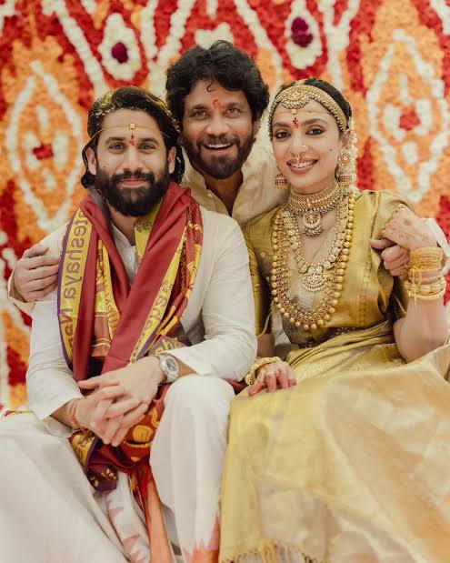 ArnazHathiram's tweet photo. NO ONE EXACTLY KNOWS WHY SAMANTHA & NAGA CHAITANYA GOT DIVORCED...BUT...

▪️When a divorced woman remarries, she is congratulated for "moving on"

▪️When a divorced man remarries, he is immediately labeled to be a "cheater" 

@voiceformenind 
#SamanthaRuthPrabhu 
#RajDK #RajNidimoru
#NagaChaitanya #Nagarjuna
#SobhitaDhulipala #Sobhita
