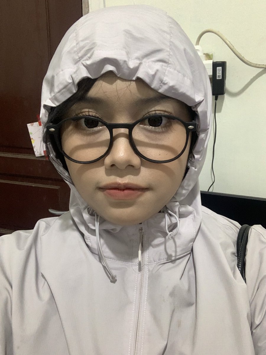 aveIIy's tweet image. cosplay                 vs              daily