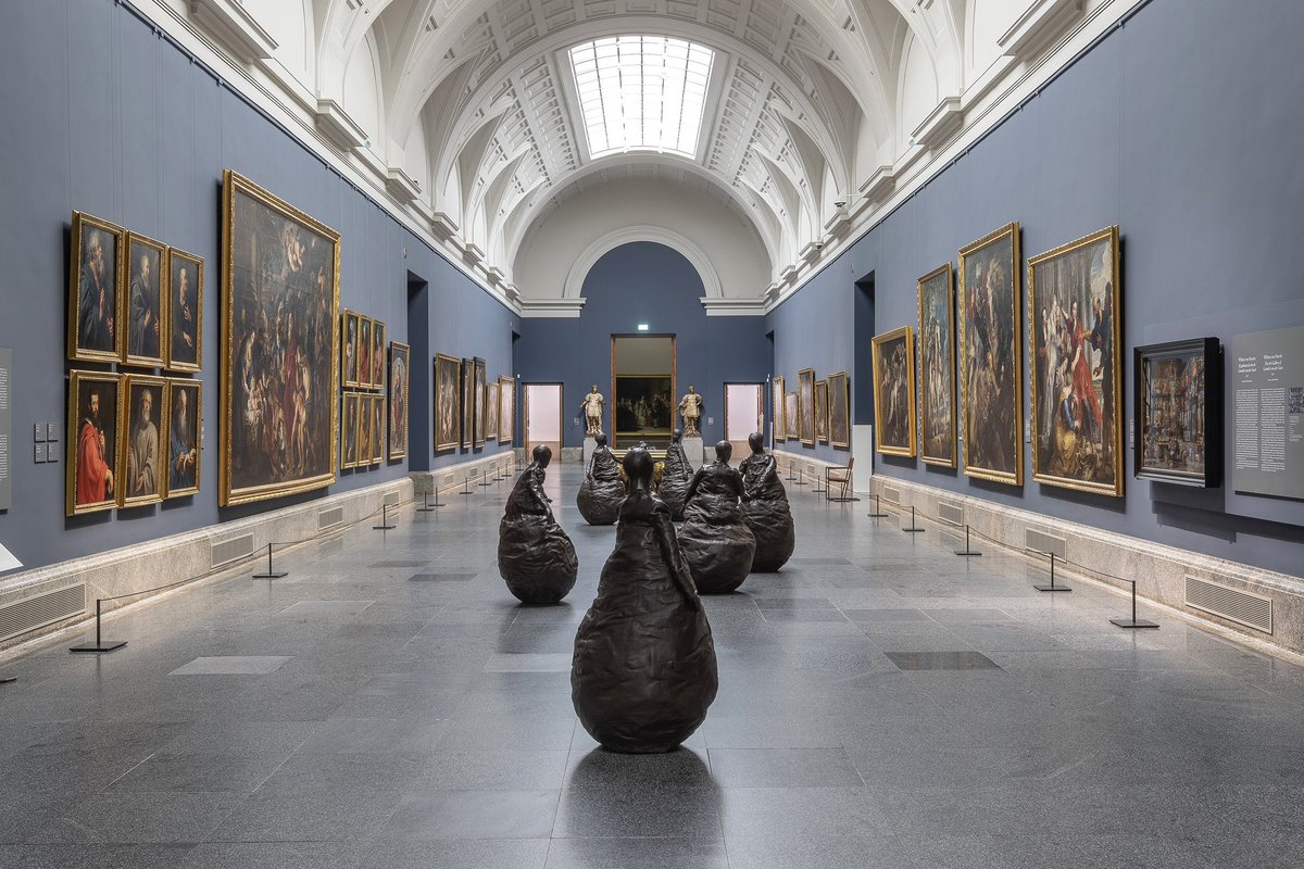 museodelprado's tweet photo. 🗓️Agenda. Del 1 al 7 de diciembre en el Museo del Prado

▪️Exposiciones 
-“Juan Muñoz. Historias de arte”
-“Antonio Raphael Mengs (1728-1779)”
-Itinerario “El Prado en femenino”: La reina Isabel de Farnesio

➡️Más información: https://t.co/j4yRKBCZJQ
 
▪️Visitas guiadas
-Juan Muñoz. Historias de arte
-Antonio Raphael Mengs (1728-1779)
-Isabel de Farnesio. Una gran mujer, una gran reina
-Un paseo botánico por el Prado
-Donantes medievales. La pervivencia de la memoria
-Equilibrios sensibles

➡️Todas las visitas https://t.co/JGLdyEnWsJ
 
◾️No te pierdas
-Jueves: #EscribirelPrado “El Museo del Prado, un viaje inmóvil”, con Mathias Énard https://t.co/DM5fWxkEFk
-Sábado: #ElPradodeNoche https://t.co/XYlngn3DFf
-Domingo: Visitas guiadas a la bóveda de Luca Giordano en el Casón del Buen Retiro https://t.co/m7bWRQVtQp
 
🎟️Entradas y horarios: https://t.co/sGmNmxvKUe