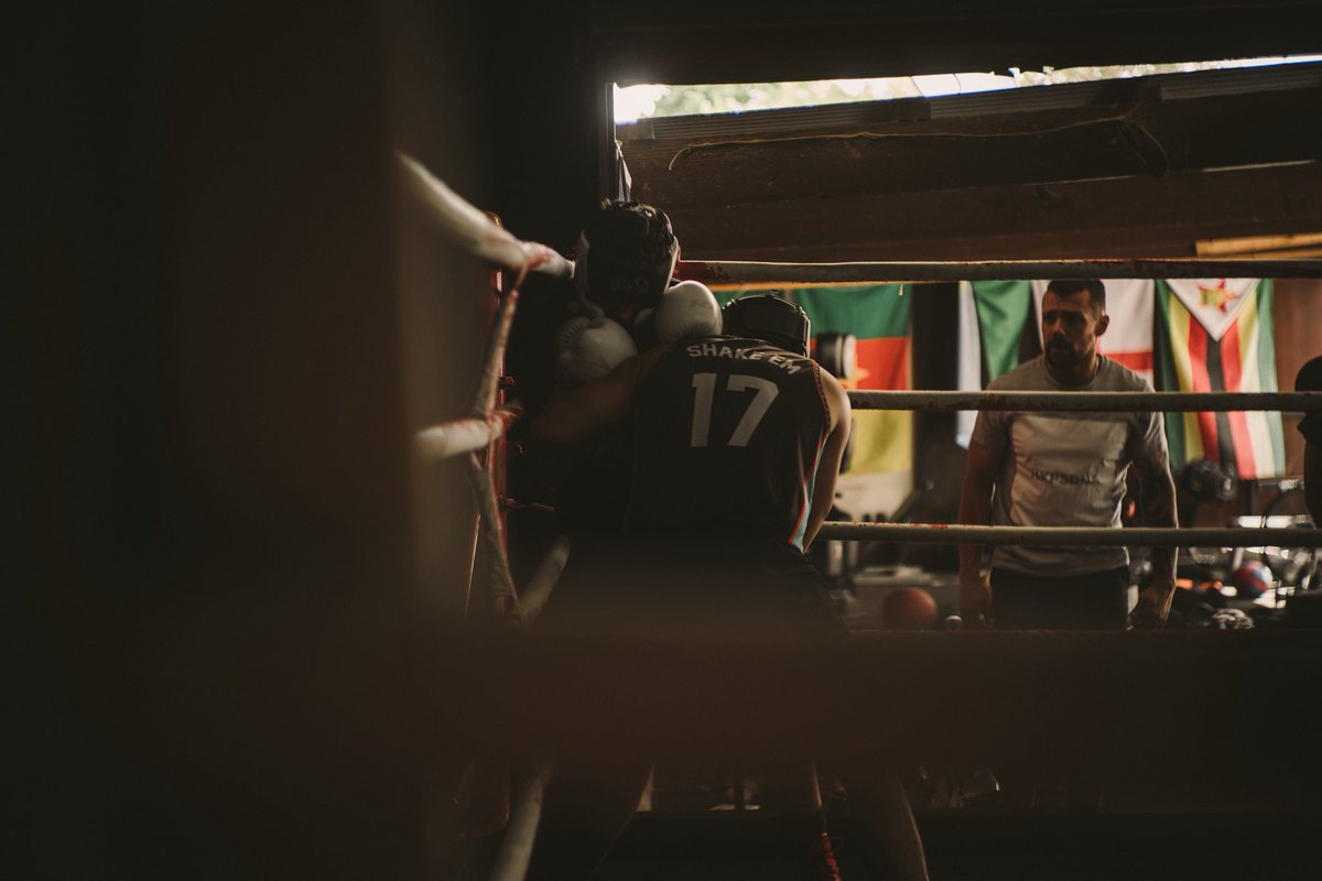 halias_'s tweet photo. Some of the sparring action #leica #leicasl2s #photography #boxing #vintagelens #jupiter3 https://t.co/i1UloXHFcl
