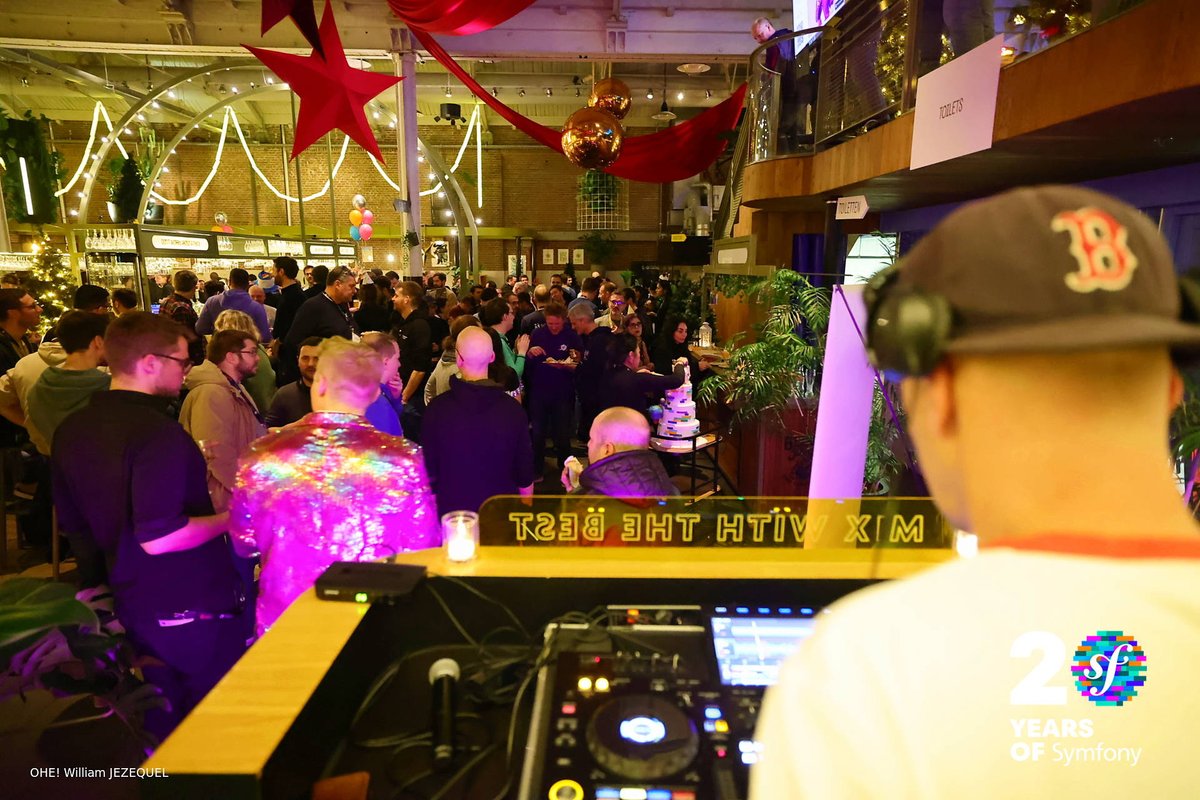 upsundotcom's tweet image. SymfonyCon Amsterdam was incredible. 💙 Great talks, great people, great energy. Thanks to everyone who joined our sessions or stopped by the booth. Until next time @symfony. ☁️✨ 
#SymfonyCon #Upsun