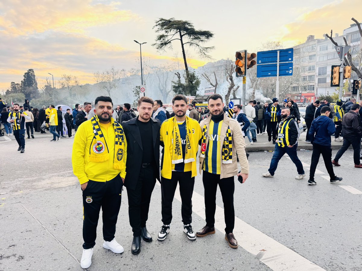 Mekandayız.. 
#Fenerbahçe 
#FenerinMaçıVar