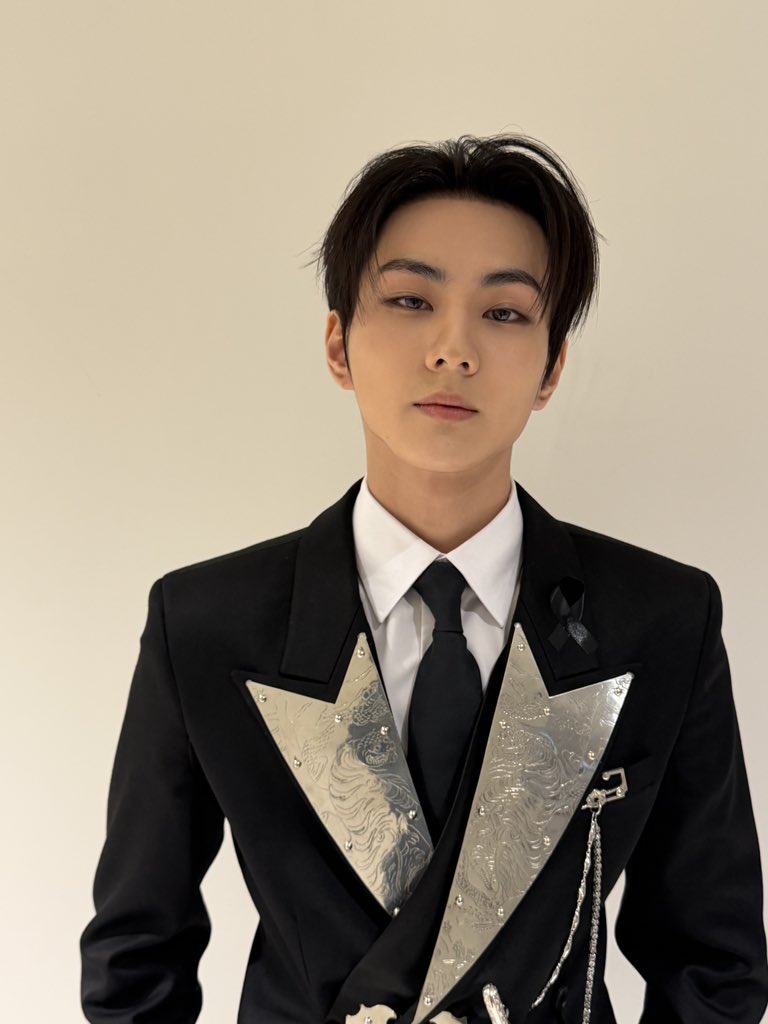 AsiaEnhypen's tweet image. WVRS | 251202

#JUNGWON 🌟 wrote a post:

Good night

#정원 #ENHYPEN #엔하이픈 @ENHYPEN_members @ENHYPEN