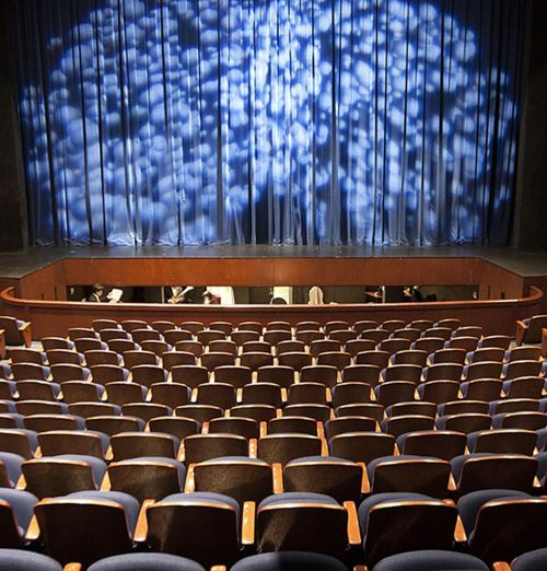 🎄 Navidad y tradición: El Teatro Cafam <a href="/TeatroCafam/">Teatro y Sala Cafam</a> despide del año dxtcapital.com/cultura-entret… vía <a href="/DxtCapital/">DXT Capital</a> 

🎭 Diciembre inicia con #humor y reflexión de la mano de Primo Rojas, quien se presenta el 5 de diciembre a las 8:00 p.m. con su obra ‘Las botas del tío Manuel’.

🥾 Una