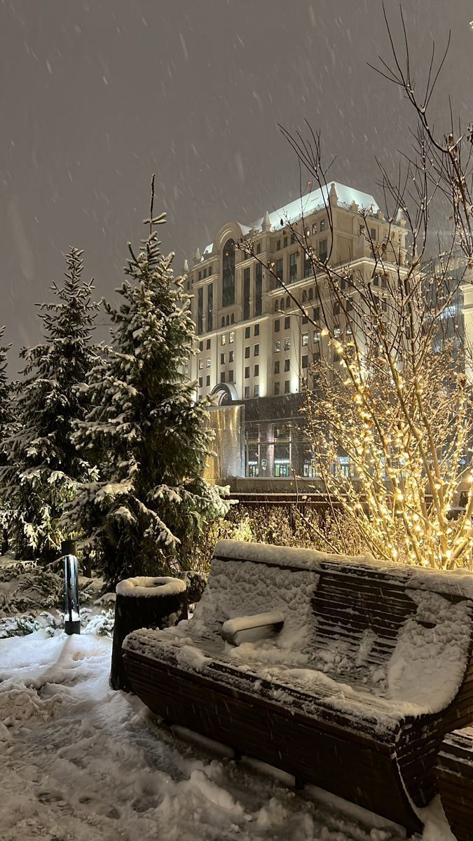 MozartCultures's tweet photo. snowy nights in moscow https://t.co/DgRiXh9Bu0