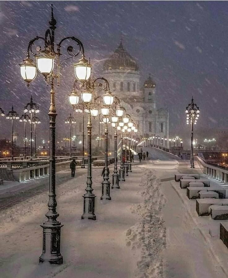 MozartCultures's tweet photo. snowy nights in moscow https://t.co/DgRiXh9Bu0