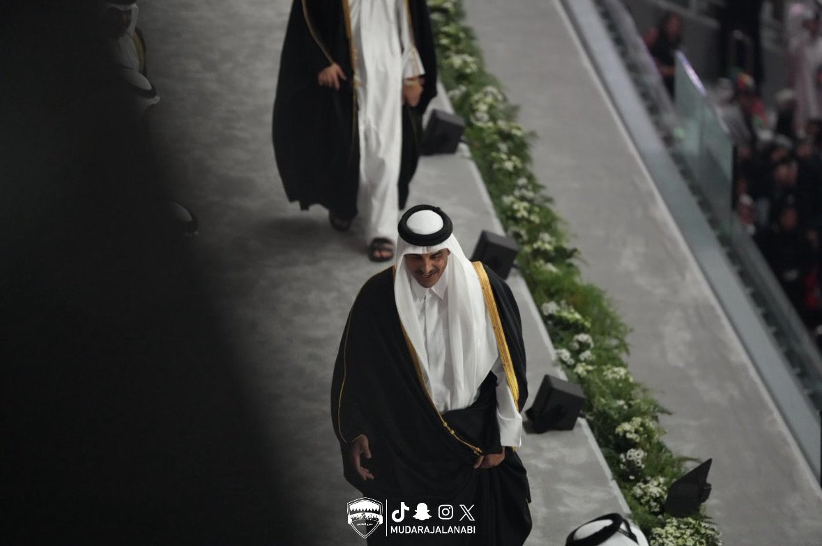 لحظة دخول حضرة صاحب السمو الشيخ/تميم بن حمد آل ثاني
 الى المقصورة الرئيسية 🇶🇦