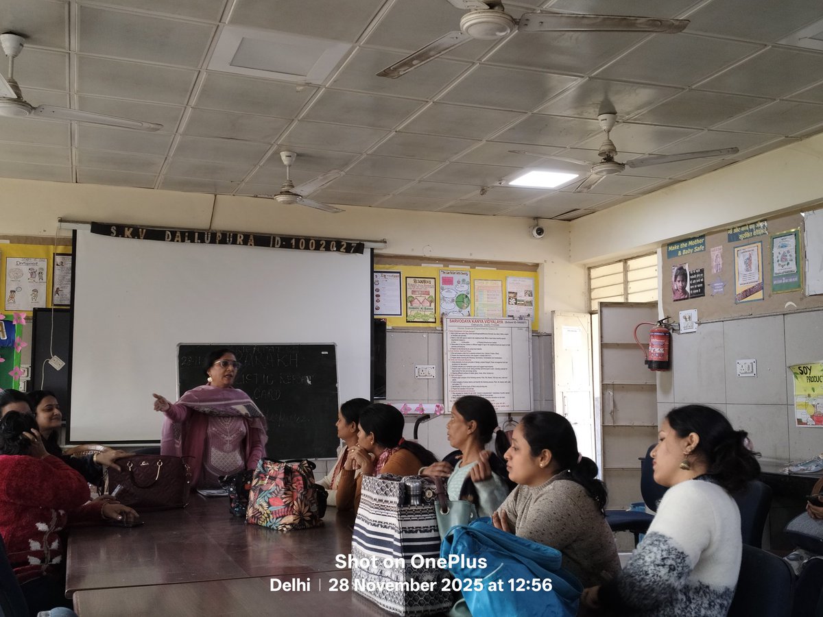Skv_Dallupura's tweet photo. 28/11/25 को परख होलीस्टिक रिपोर्ट कार्ड से सम्बन्धी मीटिंग आयोजित की गई जिसमें सभी अध्यापिकाओं के साथ मैंटोर रेनू जी भी शामिल रहीं।
@Dir_Education 
@RenuGupta_2906 
@dillishiksha https://t.co/PyYYQtZIW5