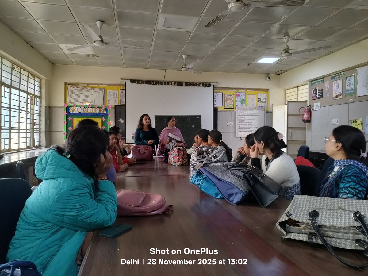 Skv_Dallupura's tweet photo. 28/11/25 को परख होलीस्टिक रिपोर्ट कार्ड से सम्बन्धी मीटिंग आयोजित की गई जिसमें सभी अध्यापिकाओं के साथ मैंटोर रेनू जी भी शामिल रहीं।
@Dir_Education 
@RenuGupta_2906 
@dillishiksha https://t.co/PyYYQtZIW5
