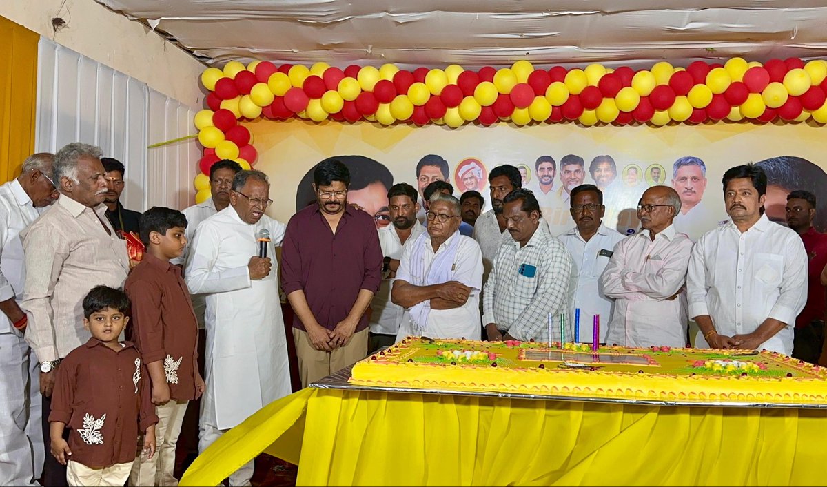 RamuVenigandla's tweet image. #AdminPost 
గుడ్లవల్లేరు మండలంలో ఘనంగా వెనిగండ్ల రాము జన్మదిన వేడుకలు….

ఎమ్మెల్యే వెనిగండ్ల రాము గారి జన్మదినం సందర్భంగా గుడ్లవల్లేరు మండలంలోని కూటమి నాయకులు, కార్యకర్తలు సర్వమత ప్రార్థనలు జరిపించి ఘనంగా నిర్వహించిన కార్యక్రమంలో పాల్గొన్న వెనిగండ్ల రామన్న.

#HBDRamanna…