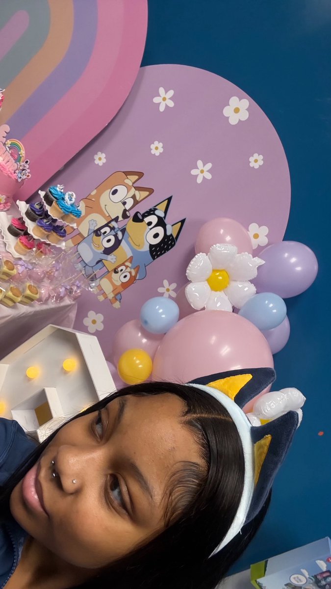 baehelpcap's tweet image. her bluey party came to life 💖