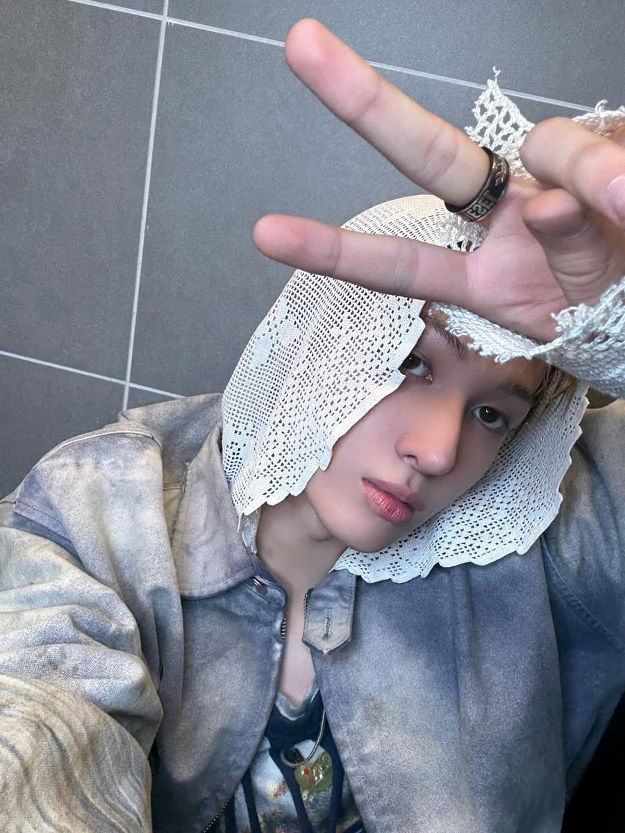 keonhoolic's tweet image. sosok yang mengguncang panggung MAMA 2025 

@_MARTINism @dorikkomi @knh09z @iHugKeonho @meltinmartin