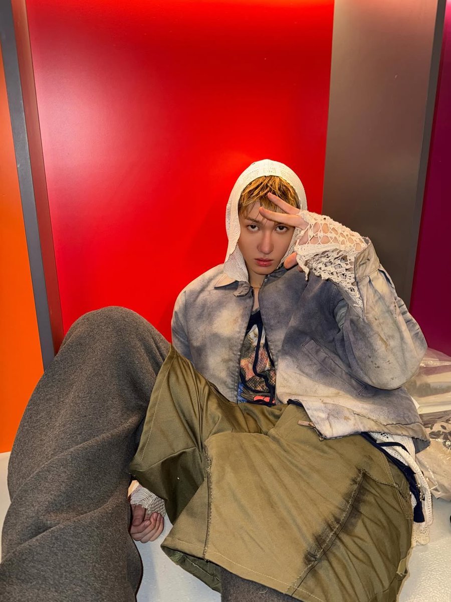 keonhoolic's tweet image. sosok yang mengguncang panggung MAMA 2025 

@_MARTINism @dorikkomi @knh09z @iHugKeonho @meltinmartin