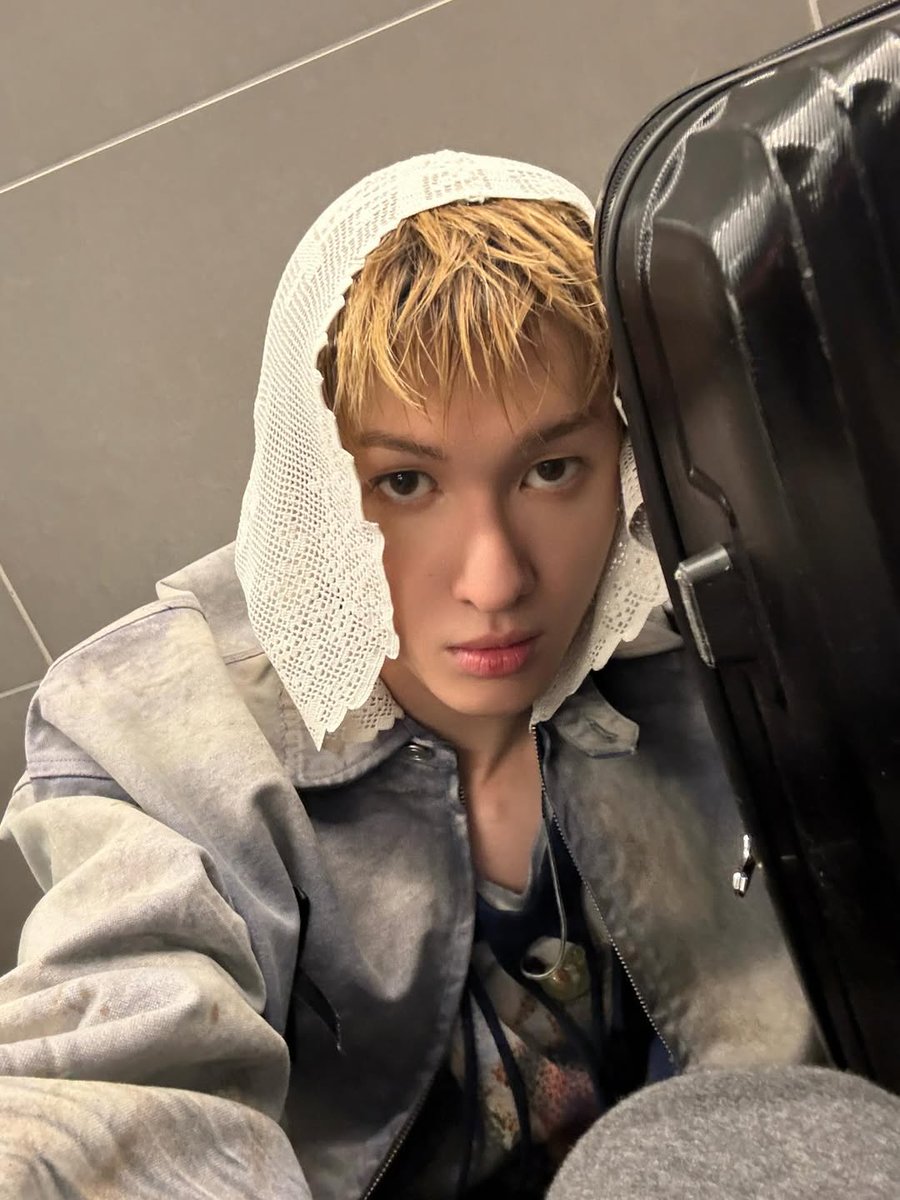 keonhoolic's tweet image. sosok yang mengguncang panggung MAMA 2025 

@_MARTINism @dorikkomi @knh09z @iHugKeonho @meltinmartin