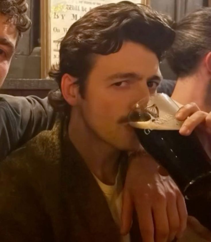 ooc. ¡Hola!  Si queréis tener relación con Mika,  ya sean profes,  alumnos de sus clases  ( aquí me tenéis  !! )  o si no comparten clase pero aún así les pensamos algo :

 ⠀⠀⠀⠀⠀⠀deja un  𝐦𝐠.  🤎