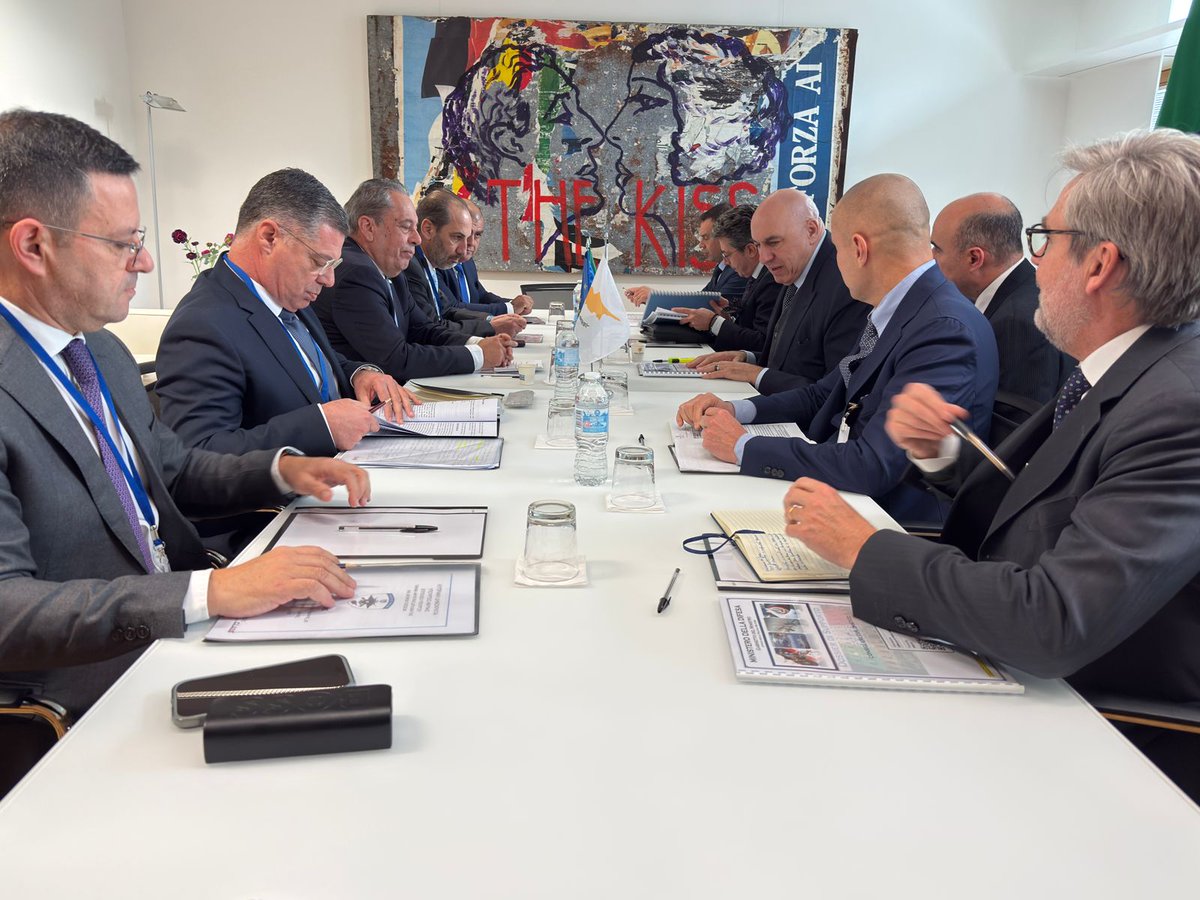 Ο Υπουργός Άμυνας, Βασίλης Πάλμας, συμμετείχε στo Συμβούλιο Εξωτερικών Υποθέσεων της ΕΕ σε σύνθεση Υπουργών Άμυνας, το οποίο πραγματοποιήθηκε στις Βρυξέλλες την 1η Δεκεμβρίου 2025.

📝gov.cy/mod/mi-katigor…