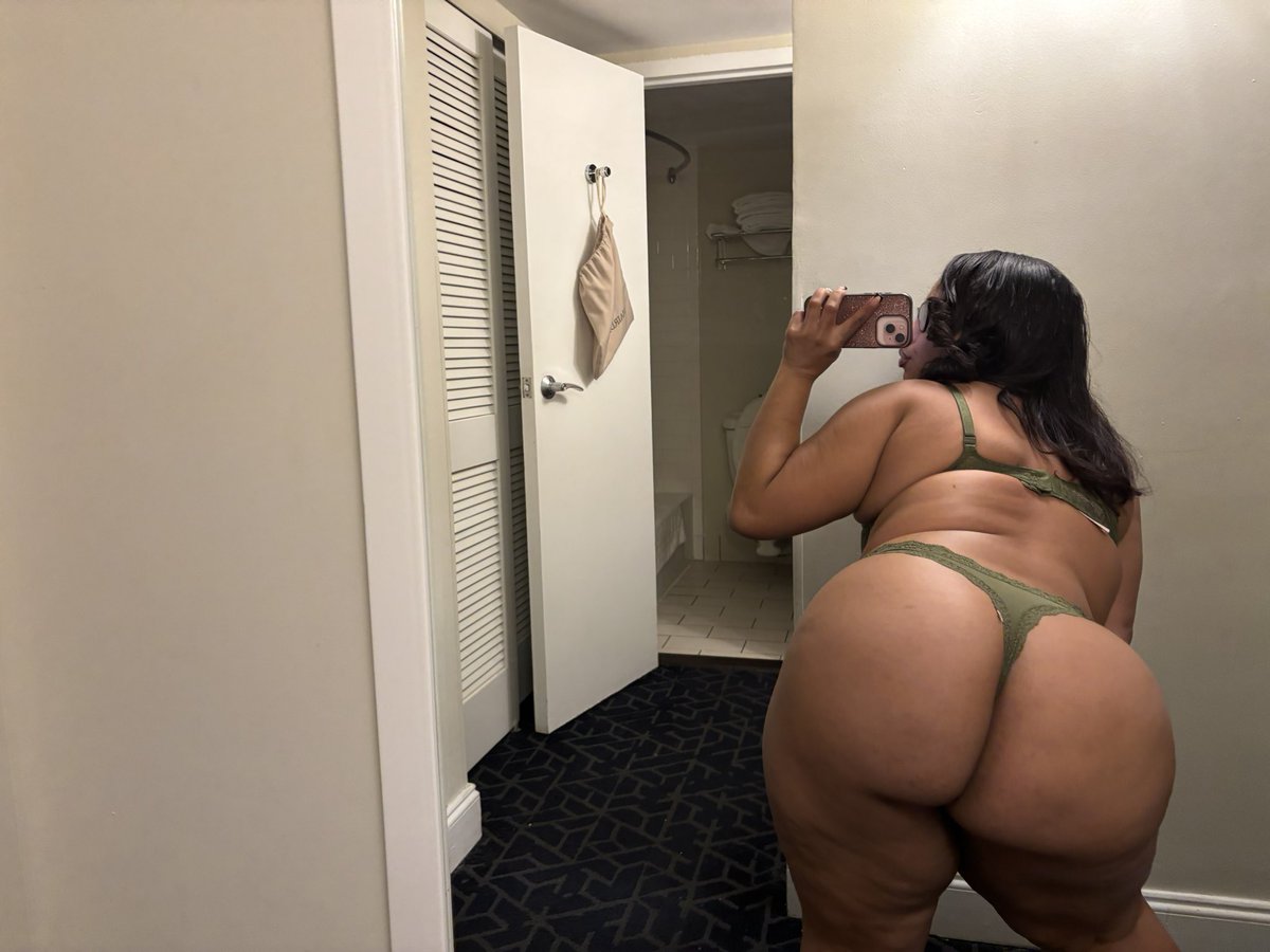 Goodmorning 🍑😏😘
Let’s chat 💬 
🔗 in bio ..