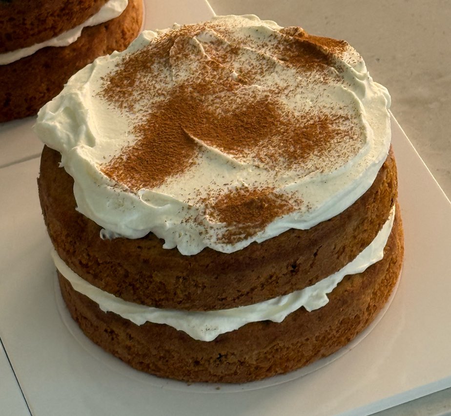 PPTT_1001's tweet image. Carrot cake ที่น้องเตนล์ทำครั้งแรกในชีวิต มีอะไรที่เตนล์ทำไม่ได้บ้าง ทำครั้งแรกออกมาดูดีขนาดนี้ น้องเตนล์เก่งมากกก 🥕🍰