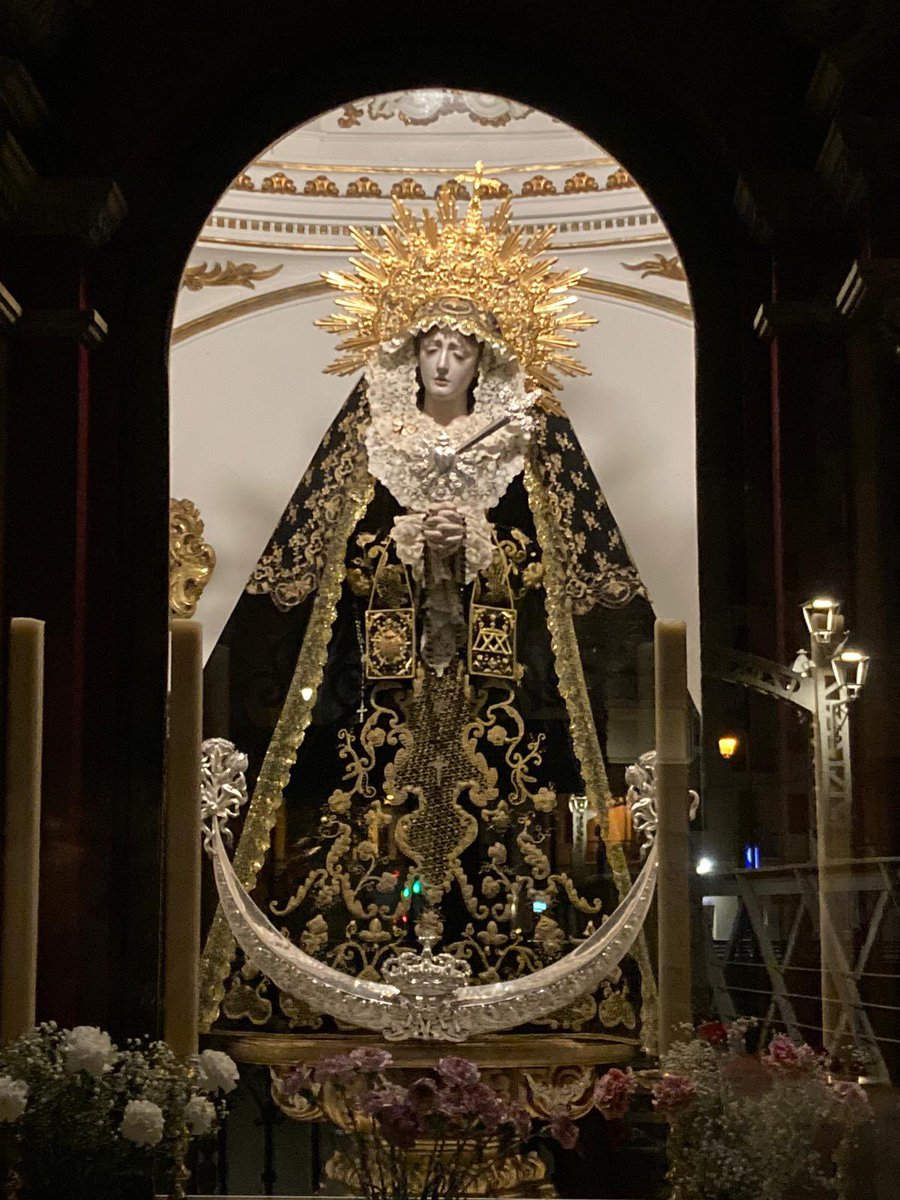 “Mirad: la virgen está encinta y da a luz un hijo, y le pondrá por nombre Enmanuel”.  (Is 7,14)

🖤🗡️Nuestra Señora de los Dolores vestida para el tiempo litúrgico de Adviento. 

#CofradíasMLG #DoloresdelPuente