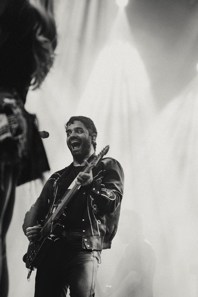 hoje é dia de celebrar a vida e o legado de <a href="/lucasfresno/">Lucas Silveira</a>, nosso sagitariano supremo! o ~frontman que não arrega e mantém essa história viva, forte e genuína há mais de 25 anos; criando, reinventando e carregando a chama que inspira uma legião de fãs e admiradores pelo Brasil (e