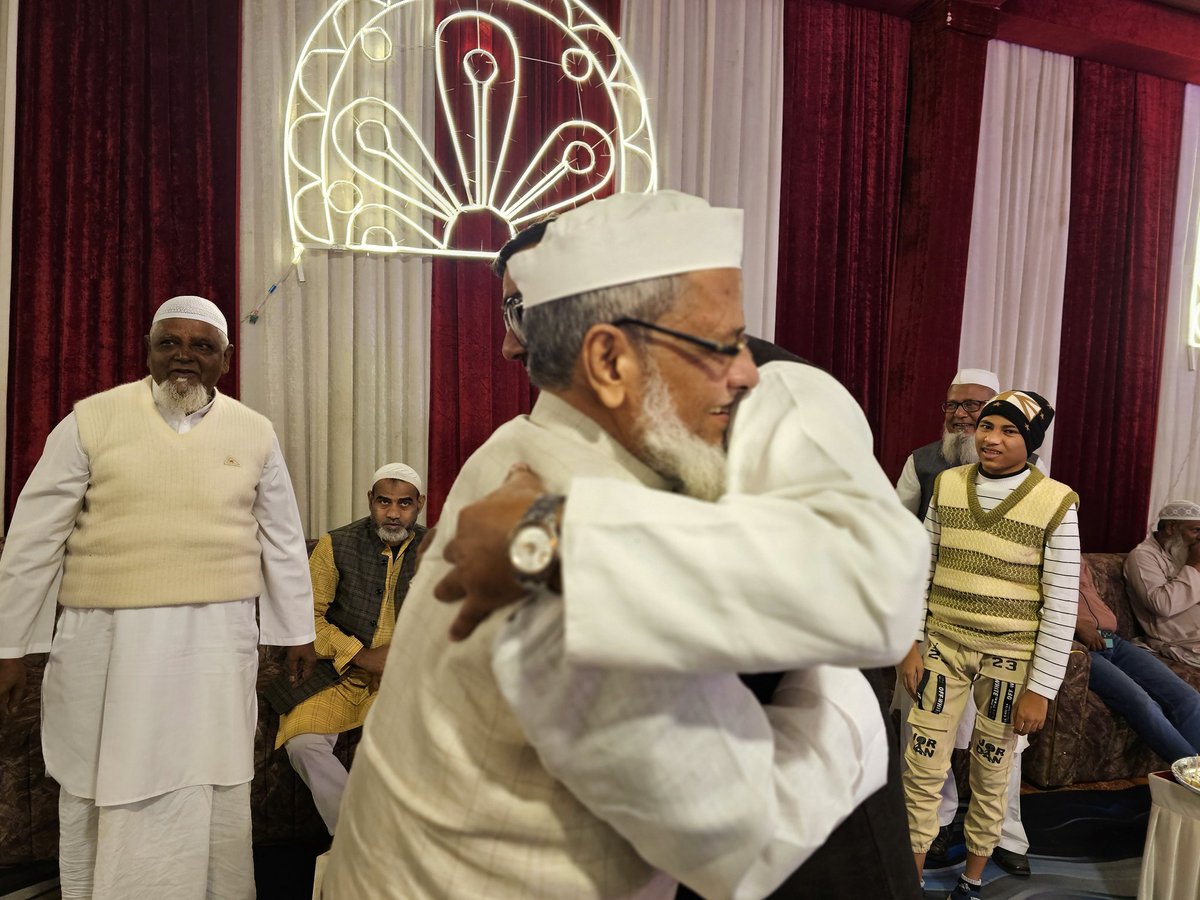 AltafAnsari356's tweet image. अतरारी खैराबाद
मोलवी अजीजुर्रहमान साहब के बेटे के दावते वलीमा में!
@samajwadiparty @yadavakhilesh