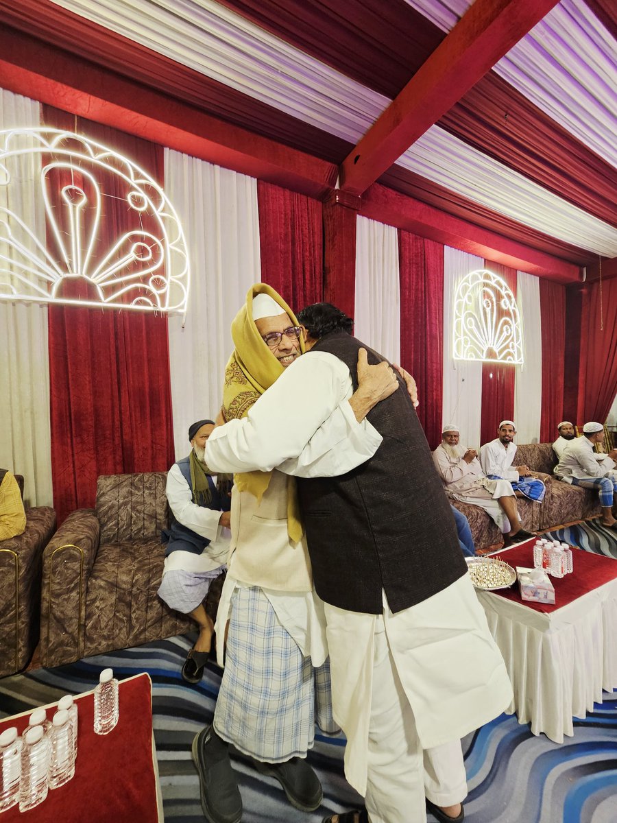 AltafAnsari356's tweet image. अतरारी खैराबाद
मोलवी अजीजुर्रहमान साहब के बेटे के दावते वलीमा में!
@samajwadiparty @yadavakhilesh