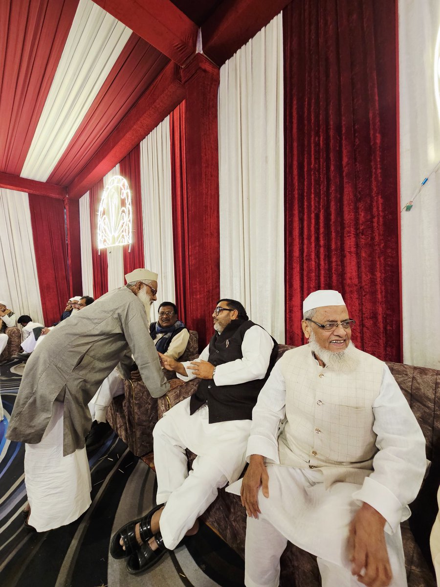 AltafAnsari356's tweet image. अतरारी खैराबाद
मोलवी अजीजुर्रहमान साहब के बेटे के दावते वलीमा में!
@samajwadiparty @yadavakhilesh