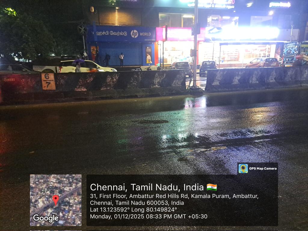 techtamil16's tweet photo. 🚨This broken patch on Ambattur Red Hills Road is extremely dangerous! Vehicles are unknowingly driving over it in the dark and rain. Immediate repair needed!
@chennaicorp @ChennaiTraffic @tnpoliceoffl @avadipolice please fix this before it causes an accident
#Chennai #RoadSafety https://t.co/lXbX1awVo0
