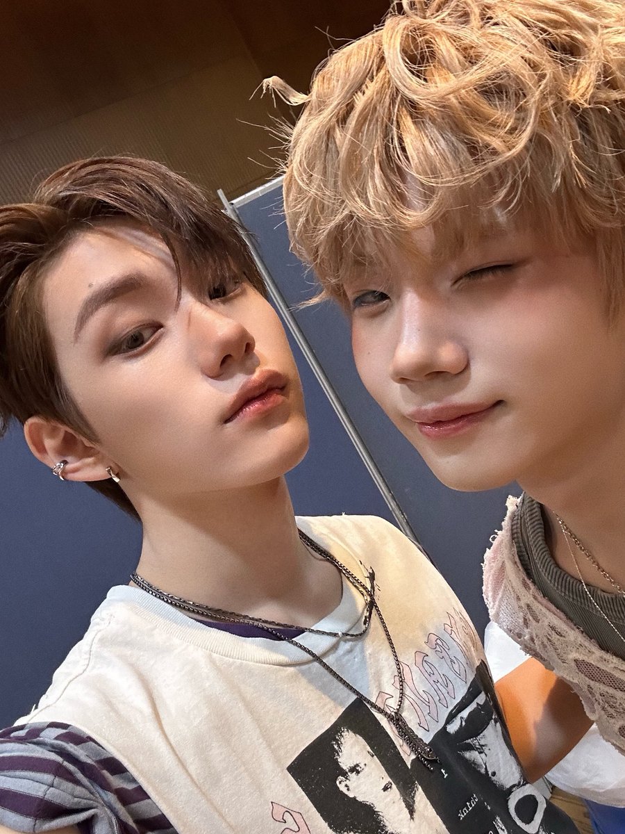 CYE_MEMBERS7's tweet image. 켄신상!!!!! 한국에서 두번째 생일 매우매우 축하해! 항상 밝아줘서 너무너무 고마워! 고향이 그리울 수 있으니 내가 일본 음식 만들어줄게용그! 다시한번 오탄죠비오매데또!!❤️❤️

#서경배 #SEOKYOUNGBAE 
#CLOSEYOUREYES #클로즈유어아이즈
#CYE #클유아