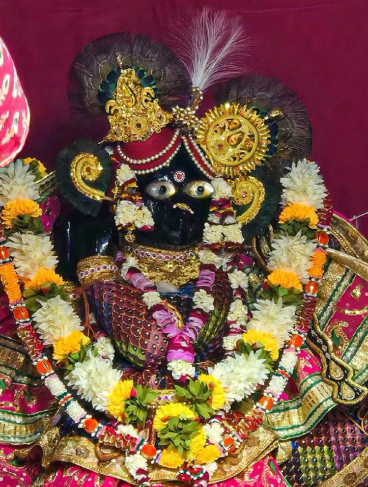 paramdisciples's tweet image. Hare Krishna Hare Krishna 
Krishna Krishna Hare Hare 
Hare Ram Hare Ram 
Ram Ram Hare Hare