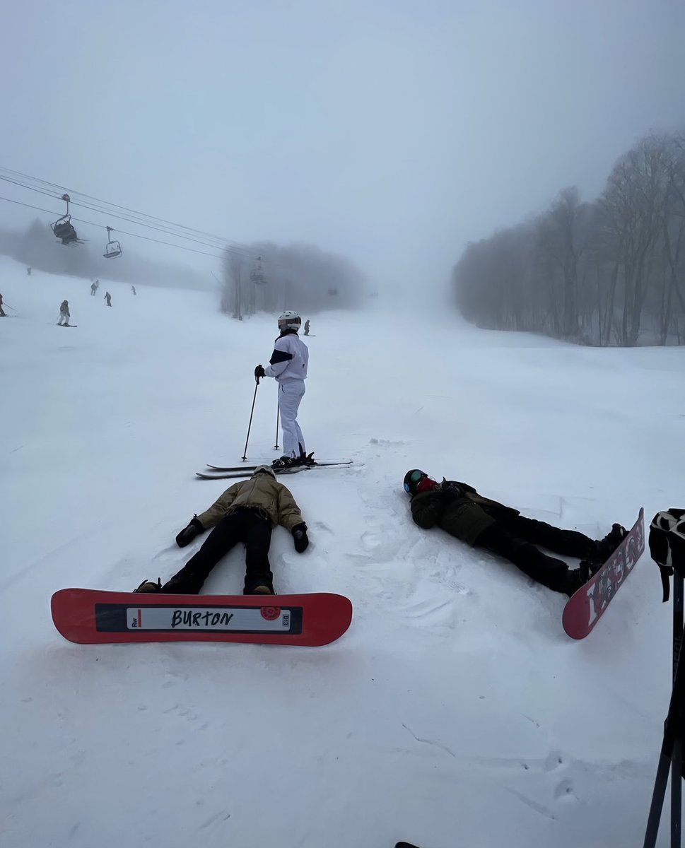 Killington Ski Resort
- Starting the 22/23 ss with icy slopes, so we ended up 😂🍻