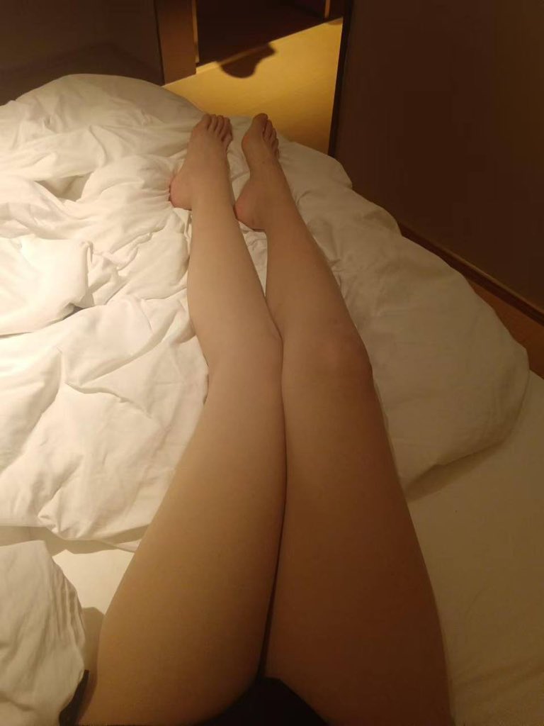 monwalch's tweet image. 假如给你一个亿，五年不碰女人你愿不愿意哈哈哈 #汕头 #女大学生