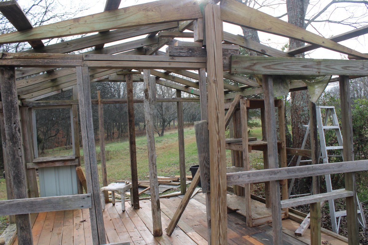 docsanderson's tweet image. #Scientists #Carpenter #RestorationProject #WildFireProtocol #Wolves @HeartsofHeroes_ @danpeckwx @Nature @Ginger_Zee
Mags G This 1 was Hard Fought, hands are frozen in PAIN.i got the load of the Roof Supported solid to tear out back wall Termite Damage love you Mwah Slow&amp;amp;Low Lee