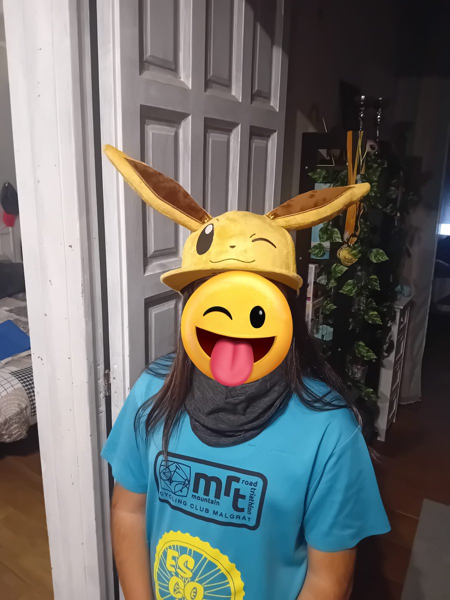 Envidien me <a href="/Totoo_zzz/">DEEP🧉</a> y <a href="/AguaFresquita_/">Awita 💦</a> mi tío me regaló una gorra de eevee. Ejjejejjejejeje