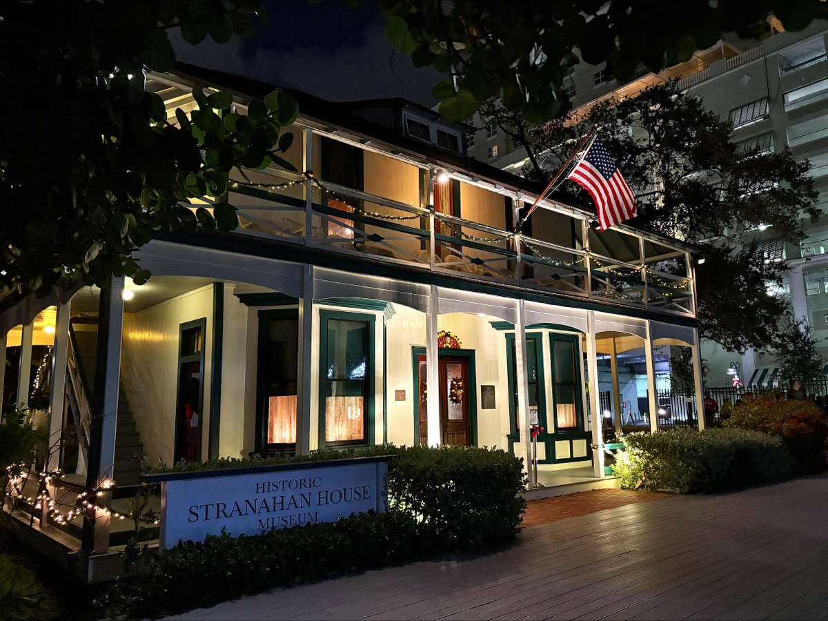 🎄Happy National Christmas Lights Day! 
There’s no better place to celebrate than at the Historic Stranahan House Museum. 
Come see them when they’re at their prettiest! Join us for Victorian Christmas Tours!
Tickets are going fast — grab yours at stranahanhouse.org/victorian-chri…