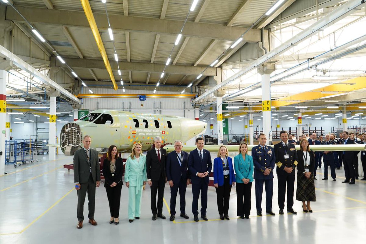 Un placer acompañar al presidente <a href="/JuanMa_Moreno/">Juanma Moreno</a> a la inauguración de <a href="/PilatusAircraft/">Pilatus Aircraft Ltd</a> en Alcalá de Guadaíra (#Sevilla). 

Un proyecto que sitúa a #Andalucía como líder a nivel internacional en la fabricación y ensamblaje de aviones.

Y continuará muy pronto en #Carmona.