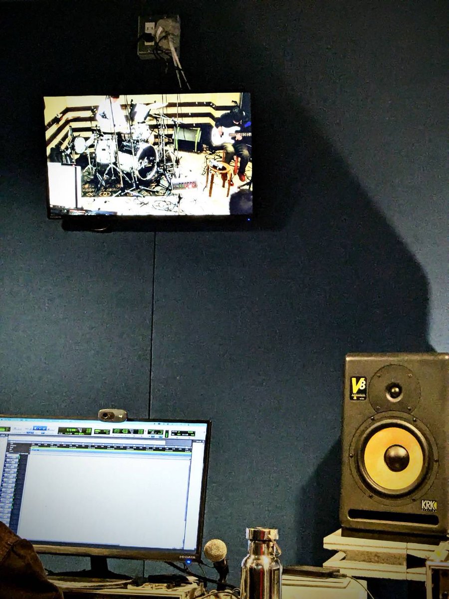 illegal_4423's tweet photo. 地獄の3曲1発録りレコーディング終了！
クリックなんて使わねー https://t.co/F5hwDqHsFz