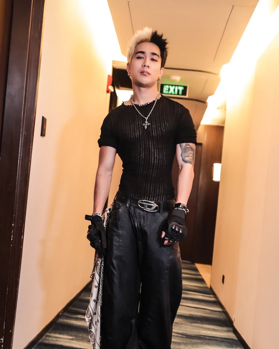 #JOSHCULLEN served pure fierceness and unmatched looks last week at the Aurora Music Festival in Cebu ❤️‍🔥

🔗instagram.com/p/DRuZRUDEwEK/…

<a href="/JoshCullen_s/">JOSH CULLEN</a> #SB19_JOSH