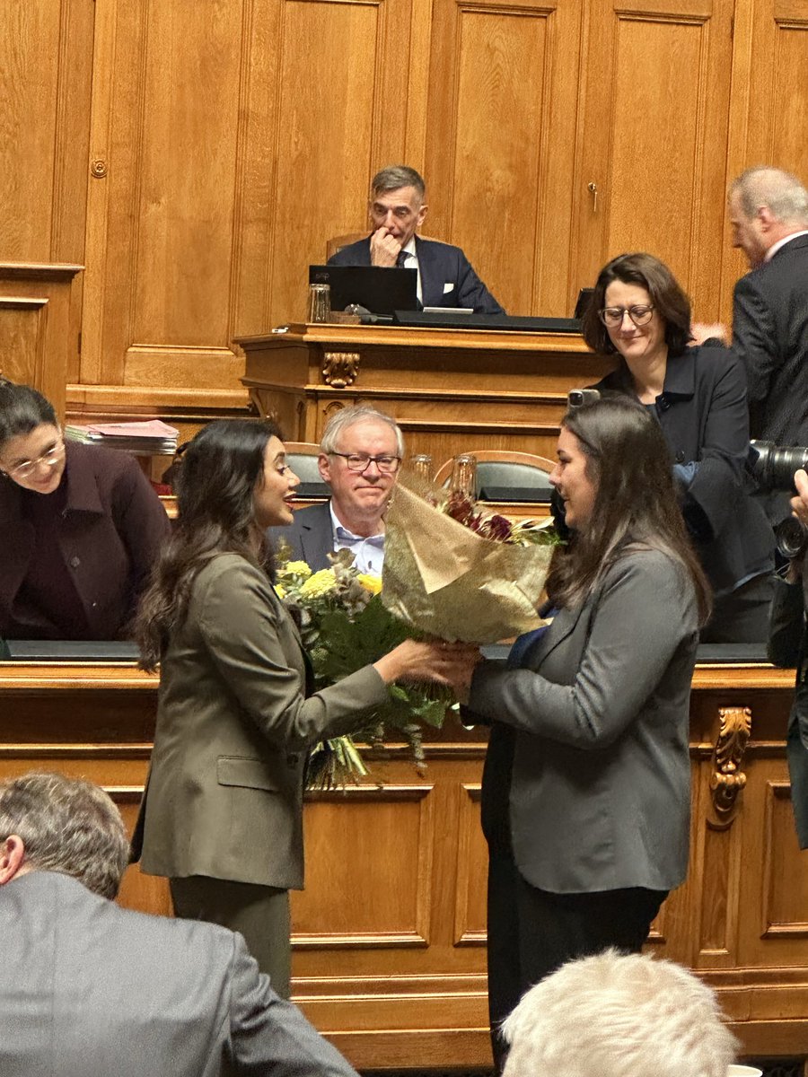 Mit der Wahl von <a href="/farahrumy/">Farah Rumy</a> ist das Präsidium komplett.
Alles Gute für das kommende Amtsjahr.