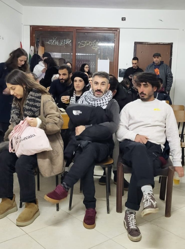 "ISOLE IN GUERRA"
Riunioni in Sardegna in Terralba.

U rispunsevuli di a cummissioni intarnaziunala di
Core in Fronte, <a href="/SAULIUlivieru/">Ulivieru SAULI</a>, hà participatu, incù membri di AForas, à una riunioni di prisintazioni di u libru "Isole In Guerra" in u paesi di Terralba, in Uristanu.

Sta