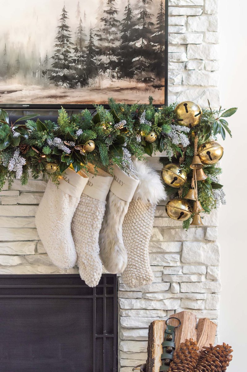 DimartileLeslie's tweet photo. The holidays are coming, here are some mantel ideas! https://t.co/IoXaH5r3qF https://t.co/B3bvcN97PR