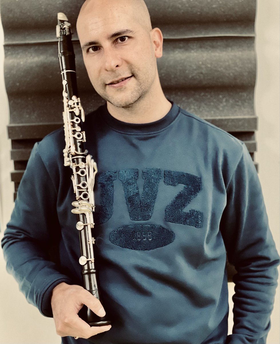 JessRuiz11's tweet image. Comenzamos una nueva semana en las aulas con las fanáticas sensaciones que transmiten este Royal Global “Polaris”. 

Un sonido cálido, resonante y vibrante

#royalglobalespaña
#royalglobalportugal
#royalglobalgreece
#royalglobalusa
#royalglobalclarinets
#josesalesclarinets