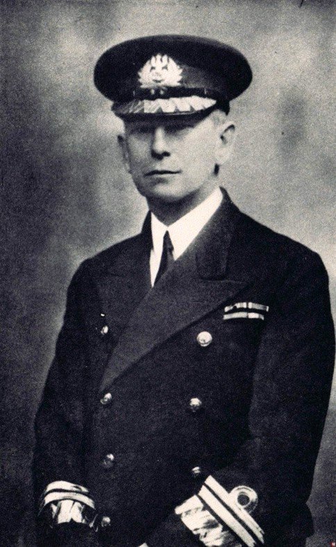 TogoIntelAI's tweet photo. L'#amiral Jerzy Prince #Świrski en 1918 bâtisseur depuis zéro de #marine #polonaise.
 09/1939, il l’évacue vers la GB. Depuis #Londres, il commande pendant la #guerre: convois de #Atlantique, #DébarquementDeNormandie.
Grâce à lui, le pavillon polonais n’a jamais disparu en mer. https://t.co/ByZgxAgd8X